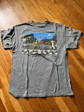 Gray Legends Way Graphic Crewneck T-Shirt highlighting 4 of Boston area sports